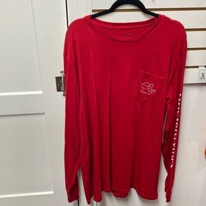 XXL men’s vineyard vines Christmas shirt.